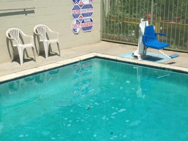 Econo Motor Inn - photo 6