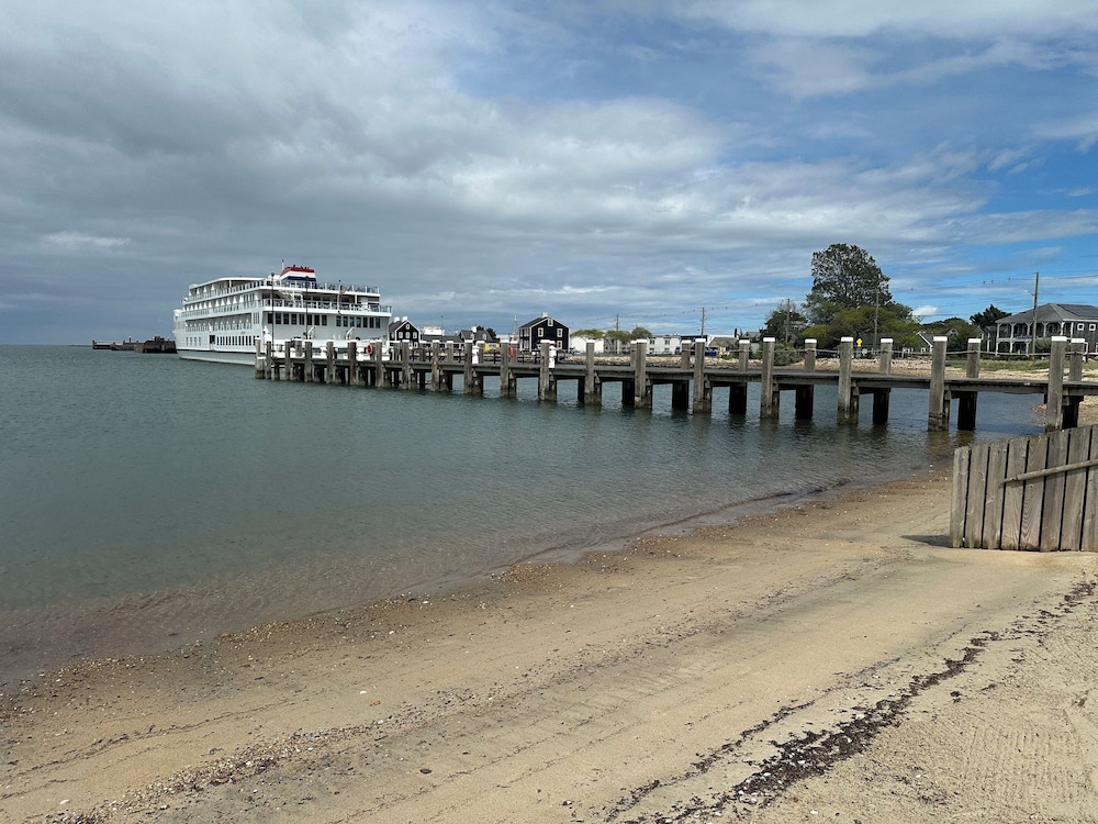 Vineyard Harbor Motel Private Beach - photo 382