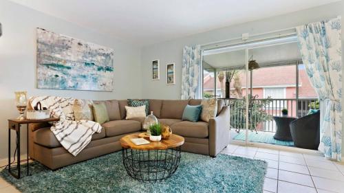 Water view Pool & Hot Tub Waterfront Oasis in St. Petersburg, United States