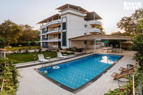 Grey Hues with Swimming Pool & Lawn at Karjat by StayVista in Karjat, India