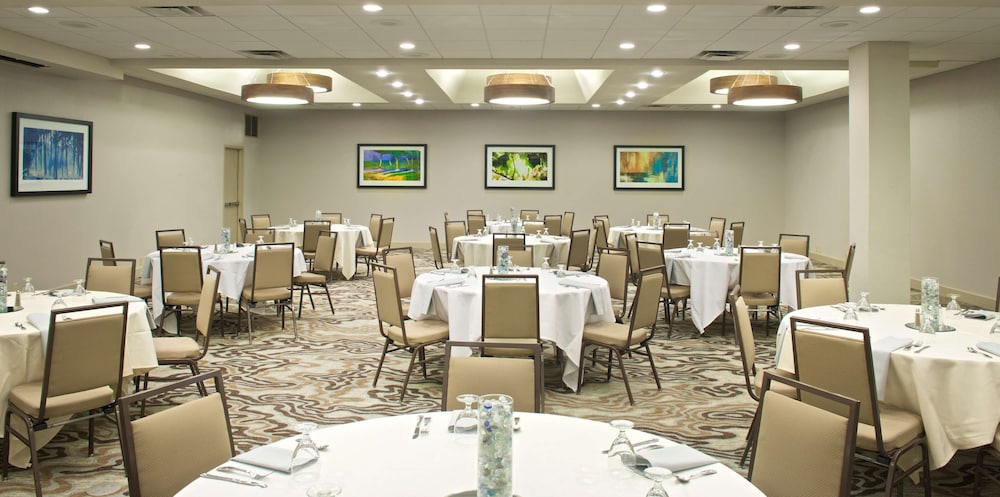 Embassy Suites by Hilton Cincinnati Northeast Blue Ash - photo 41