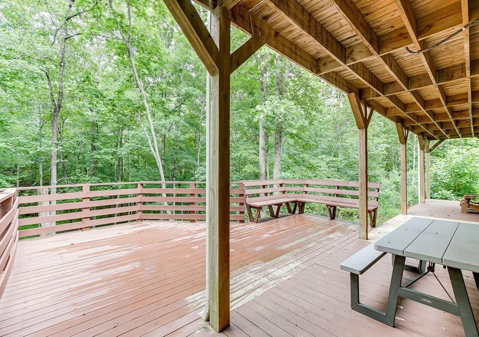 Private Luxury Cabin w Pool Table and Firepit — 4-Star Luxury Hotel in Cornelia, United States