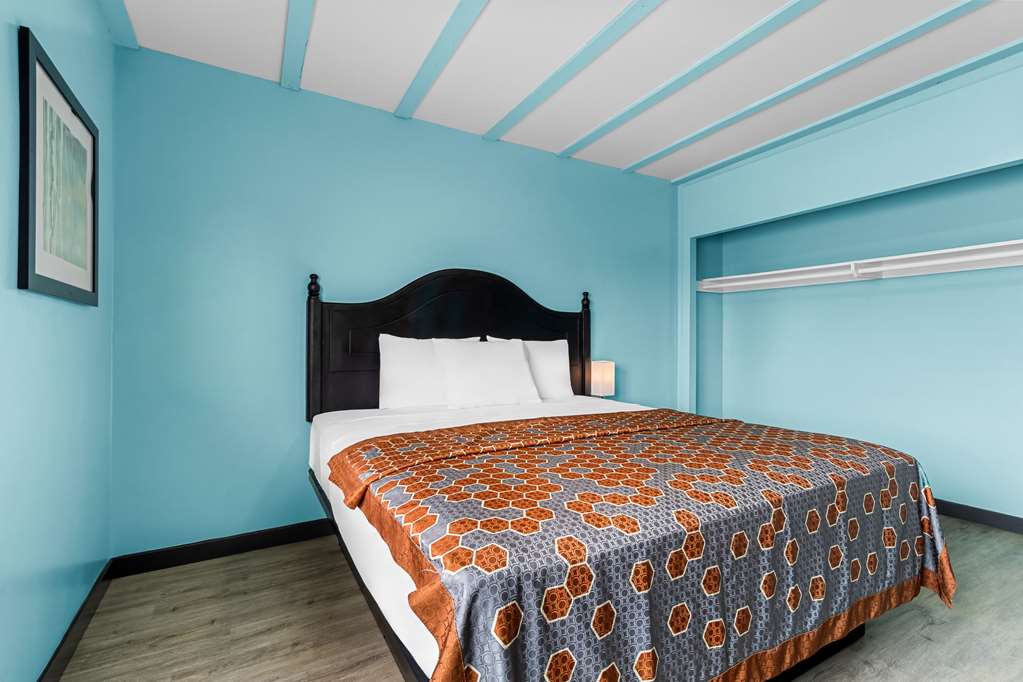 Rodeway Inn & Suites North Hollywood Burbank Airport Universal Area - photo 21