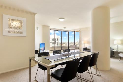 Large elevated apartment St Leonards — 4-Star Luxury Hotel in Sydney, Australia