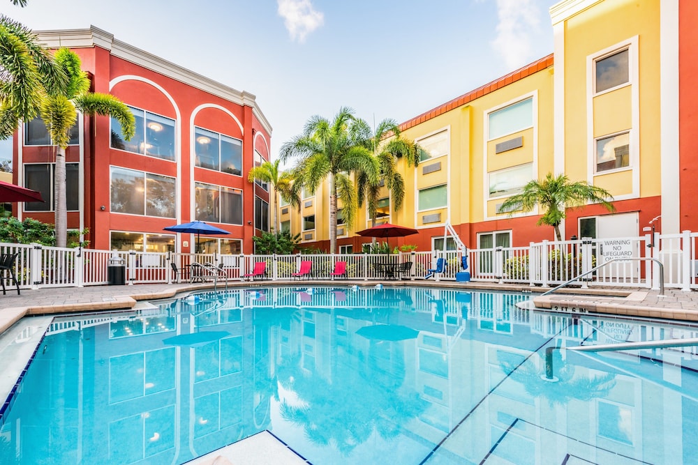 Holiday Inn Express & Suites Bradenton West by IHG in Bradenton, United States