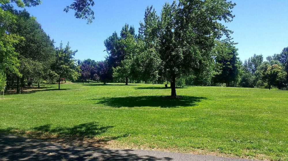 Travelers Inn Medford - photo 22