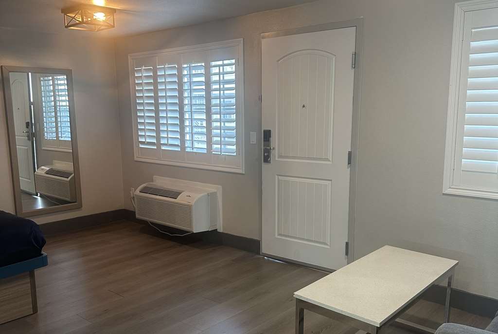 Motel 9 - photo 24