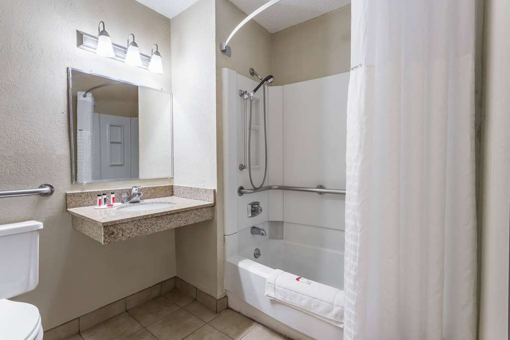 Super 8 by Wyndham Dubuque - photo 11