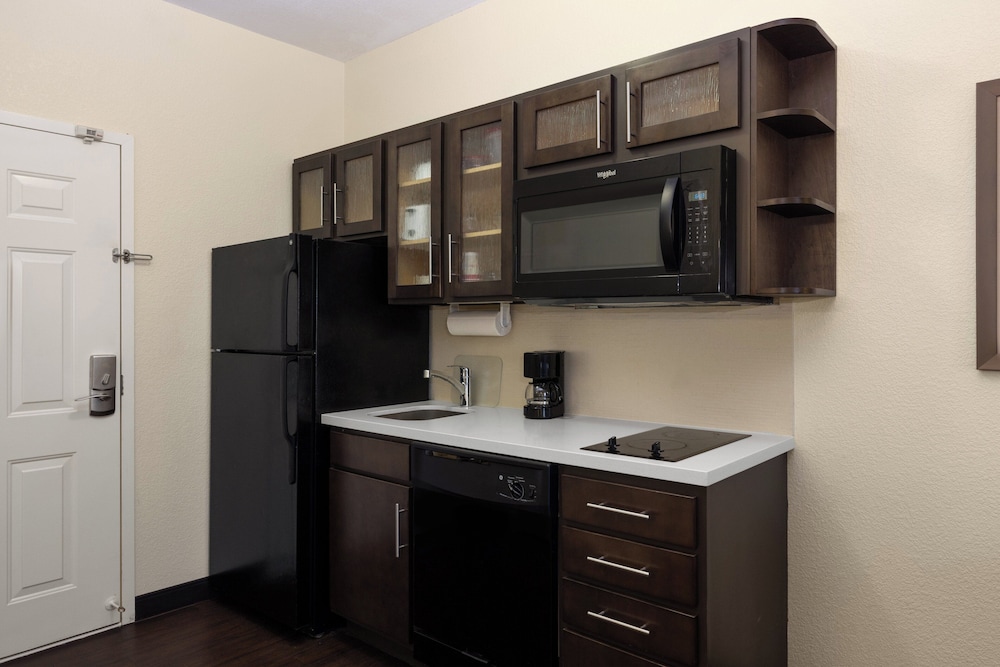Candlewood Suites Bismarck by IHG - photo 27