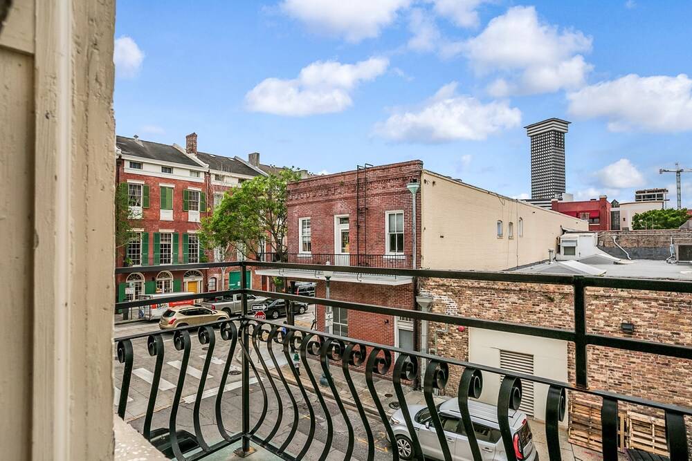 Hip 2BR in Arts Warehouse District - photo 33