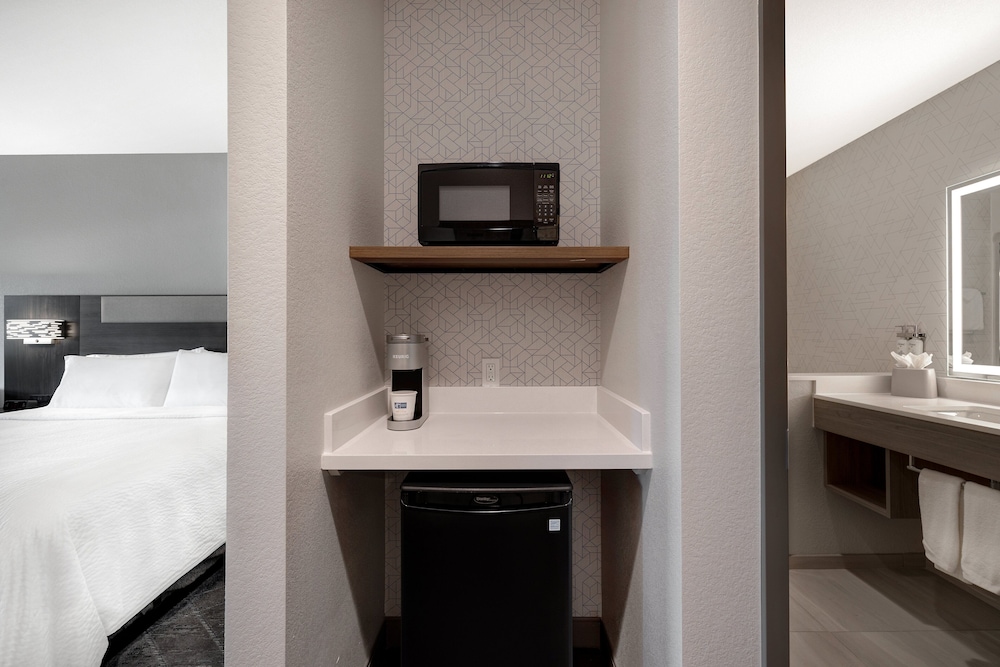 Holiday Inn Express & Suites Ontario Chino Hills by IHG - photo 21