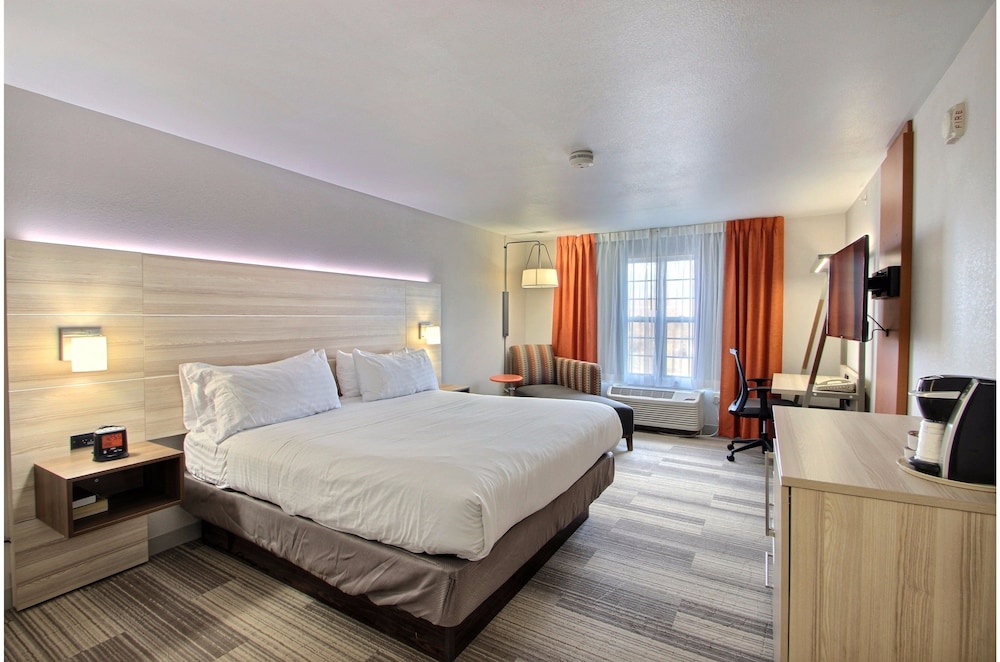 Holiday Inn Express Hotel & Suites Milwaukee Airport by IHG - photo 10