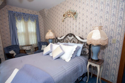 Allegan Country Inn - photo 16