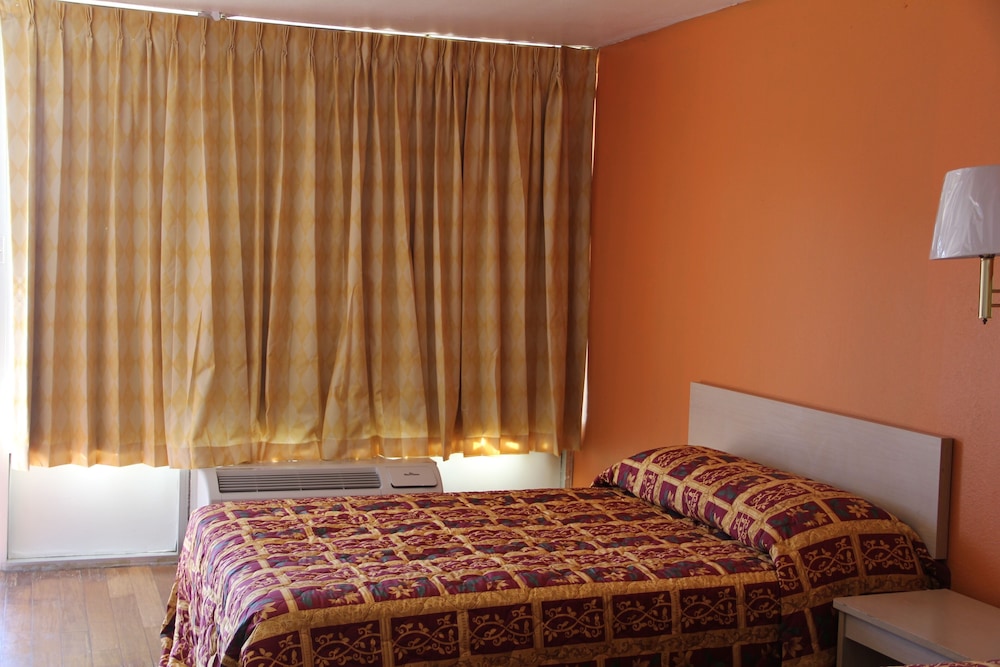 LoneStar Inn & Suites - photo 5