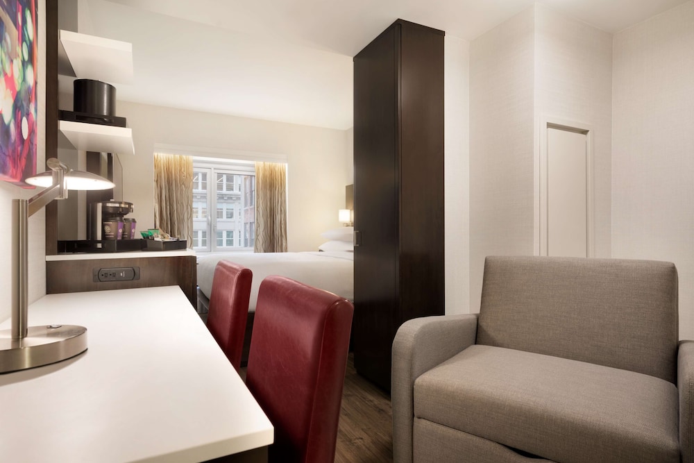 Embassy Suites by Hilton New York Manhattan Times Square - photo 24