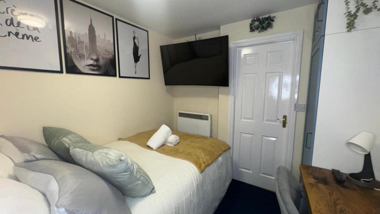 Bedsit Birmingham - last minute hotel in Oldbury