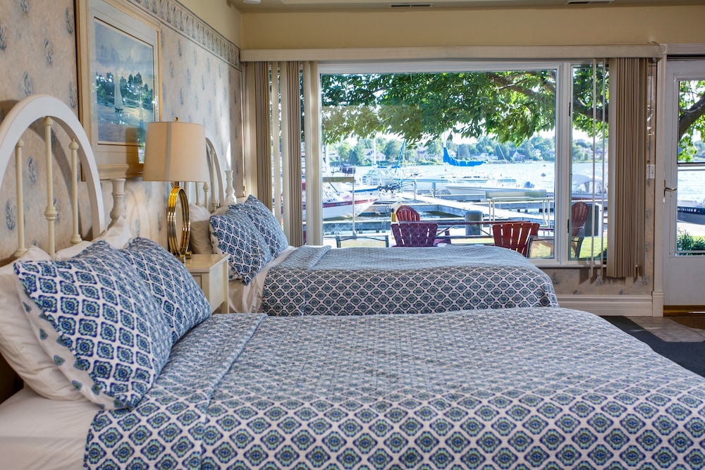 Snug Harbor Inn - photo 80