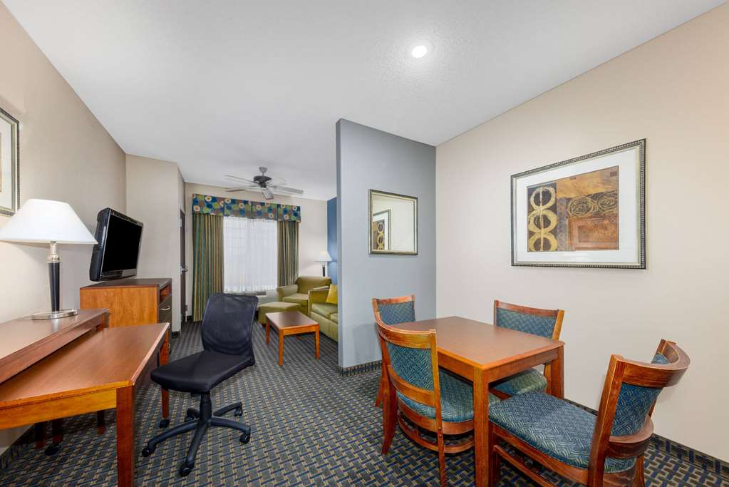 Baymont by Wyndham Pratt - photo 20