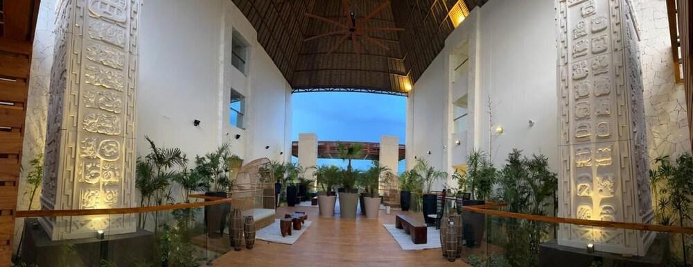 Hotel Mundo Maya Edzná