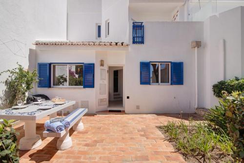 Townhouse Ramas — 4-Star Luxury Hotel in Almancil, Portugal