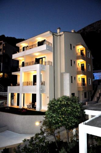 Villa Tomislav 2 — 4-Star Luxury Hotel in Brela, Croatia