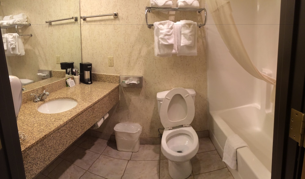 Quality Inn Junction City Near Fort Riley - photo 37