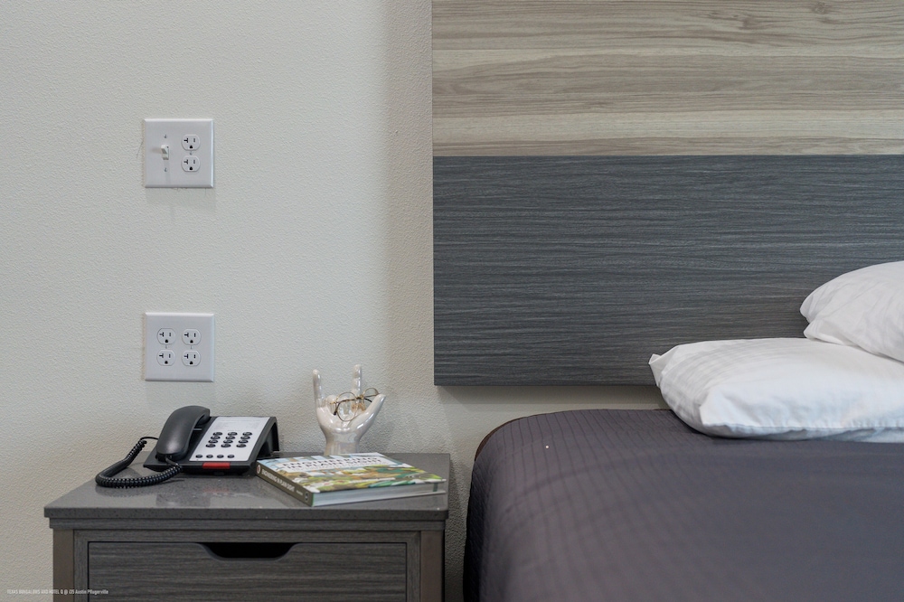 Texas Bungalows Hotel & Hotel Que at i35 Austin Pflugerville - photo 28