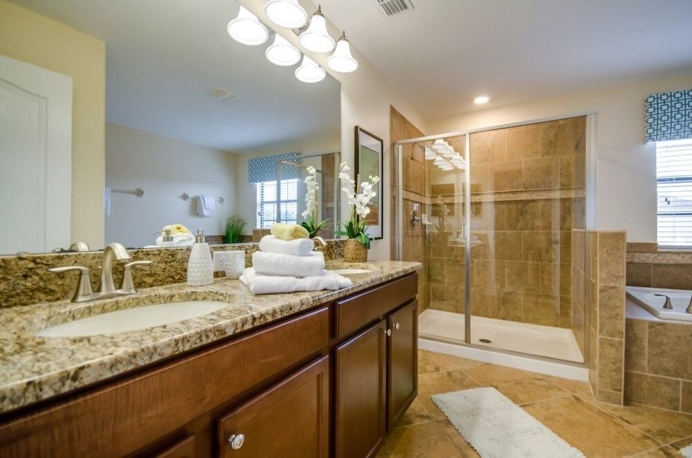 Providence 2287 Six Bedroom Villa with Private Pool — 4-Star Luxury Hotel in Davenport, United States