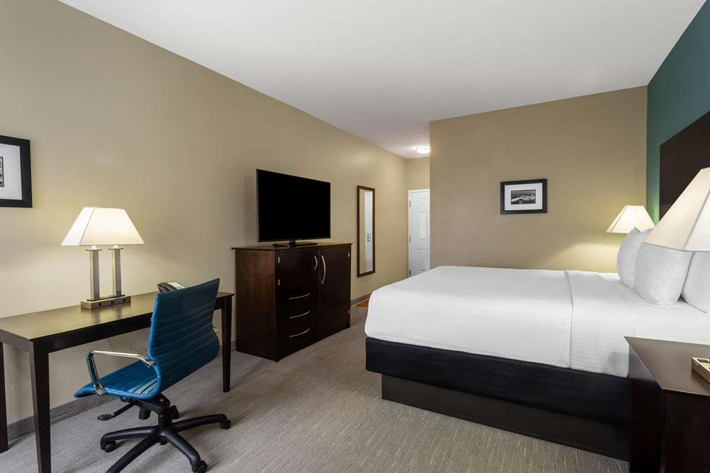 La Quinta Inn & Suites by Wyndham Sebring - photo 17