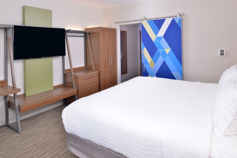 Holiday Inn Express & Suites Madison by IHG - photo 5