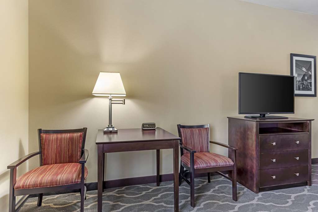 Best Western Plus Burleson Inn & Suites - photo 33
