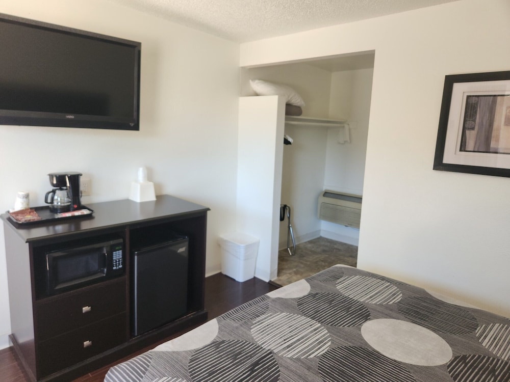 The View Motel - photo 9