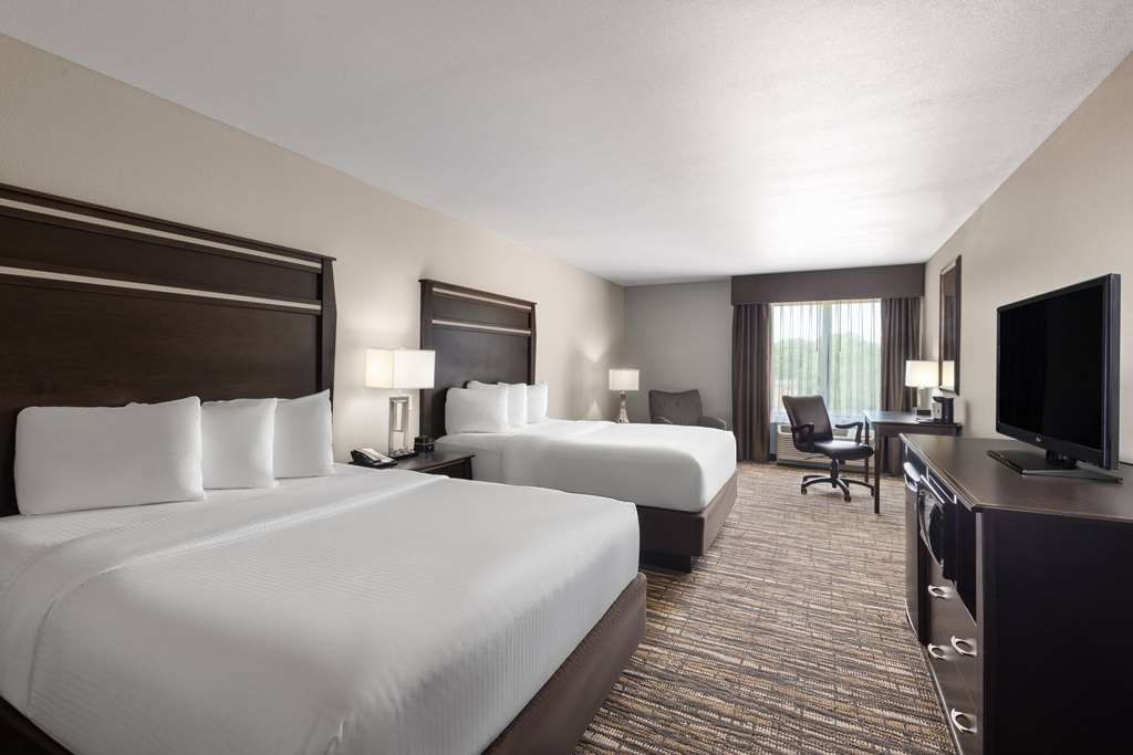 La Quinta Inn & Suites by Wyndham Sioux Falls - photo 25