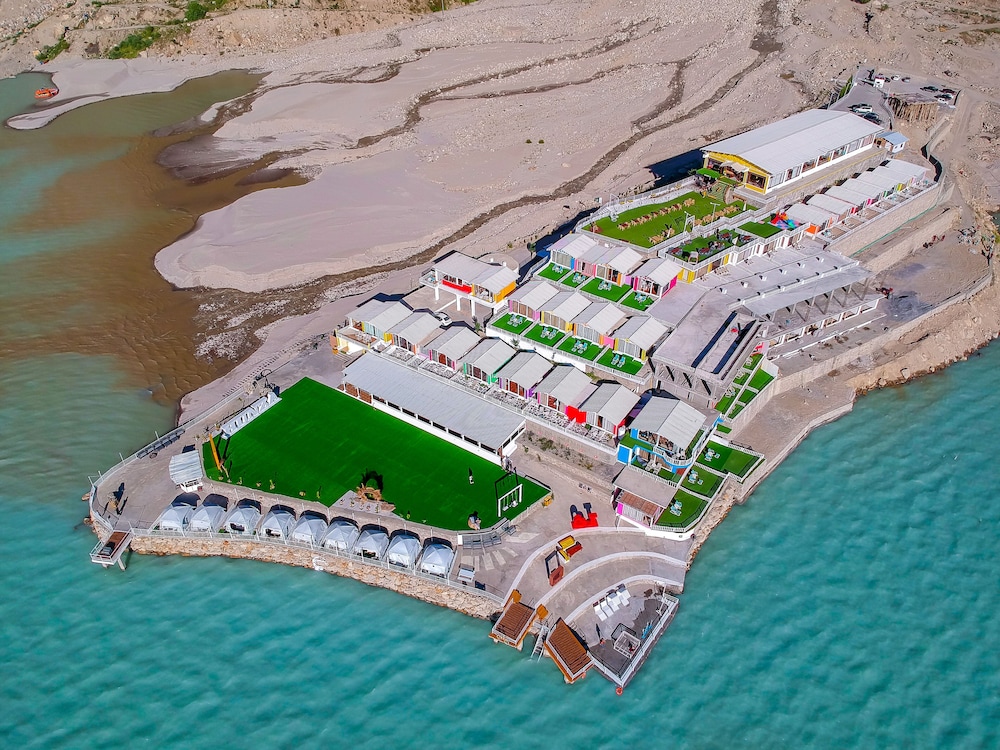 Luxus Hunza Attabad Lake Resort in Gilgit, Pakistan