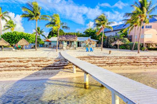 Beachfront Ocean Duplex — 4-Star Luxury Hotel in Layton, United States