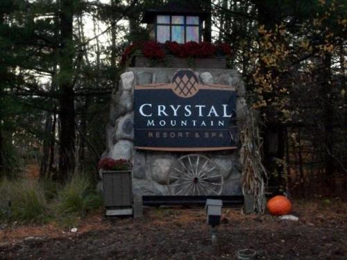 Spacious 2 Bed At Crystal Mountain Resort 2 Bedroom Condo by Redawning - photo 4