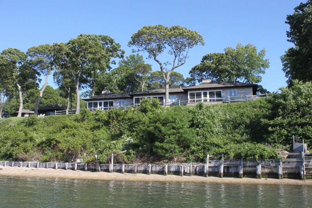 Dering Harbor Inn - photo 38