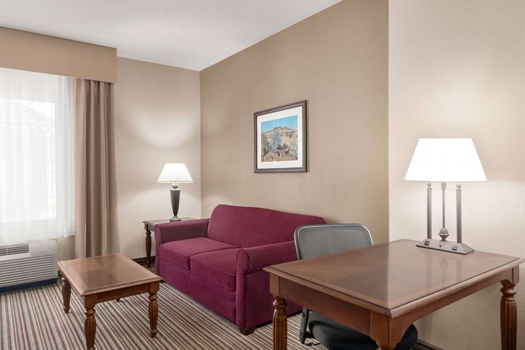 La Quinta Inn & Suites by Wyndham Trinidad - photo 29