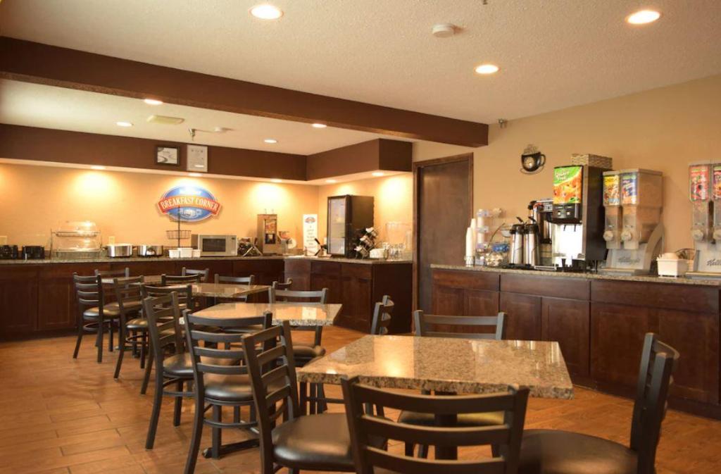 Baymont by Wyndham Holland Toledo - photo 14