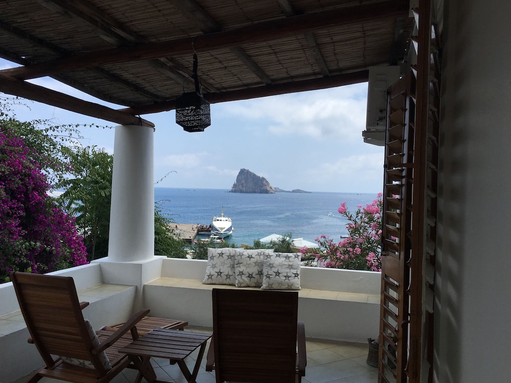 Hotel O Palmo in Lipari, Italy