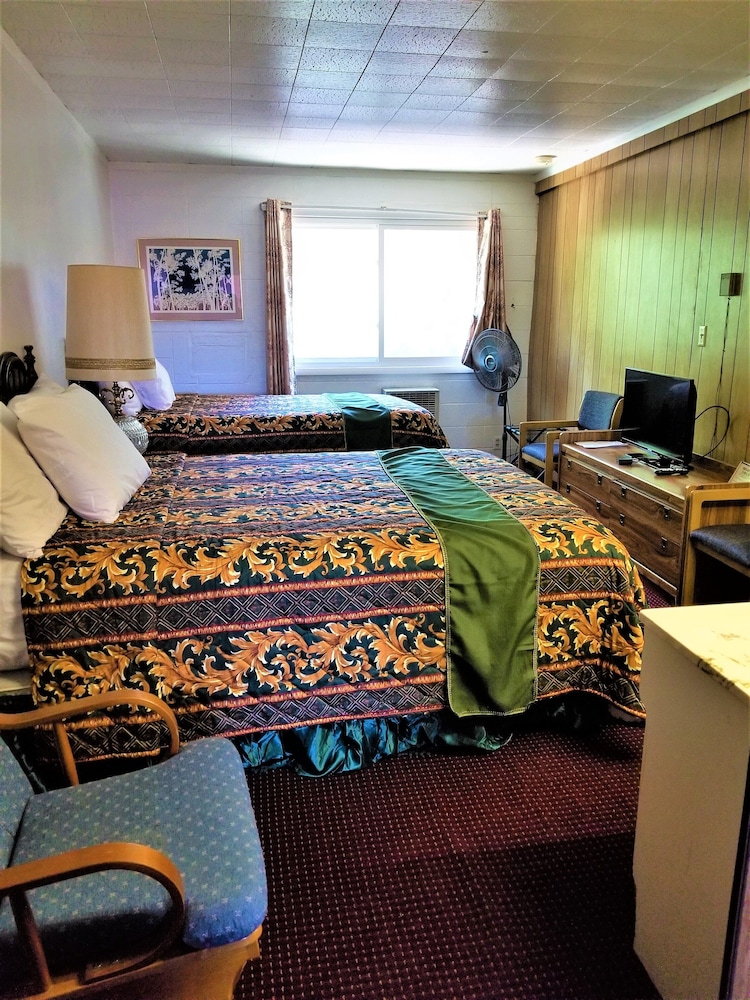Town House Motor Inn - photo 9