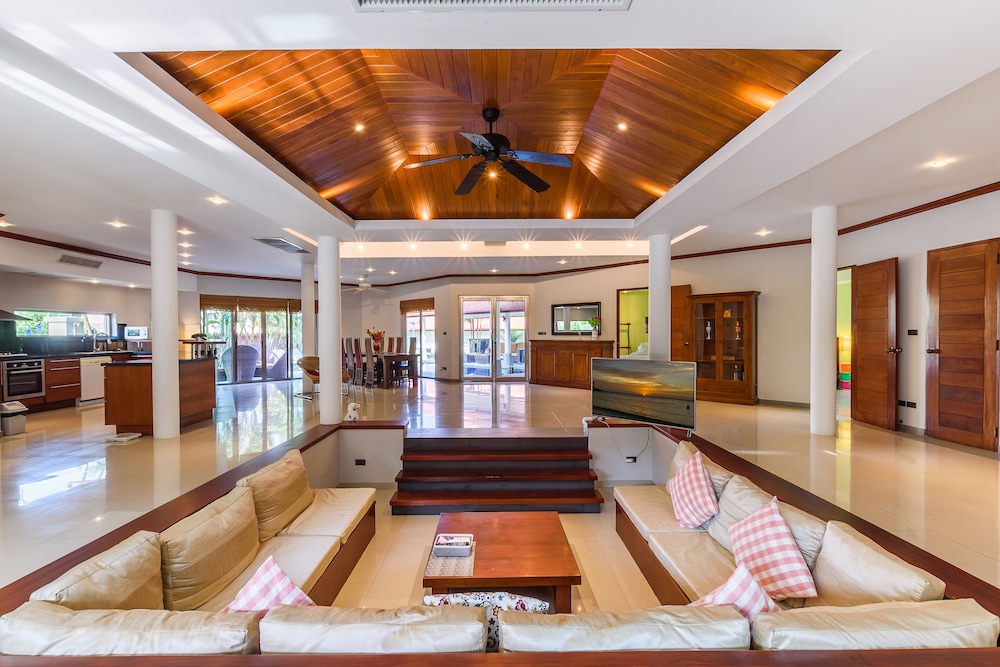 Amber Pool Villa — 4-Star Luxury Hotel in Rawai, Thailand