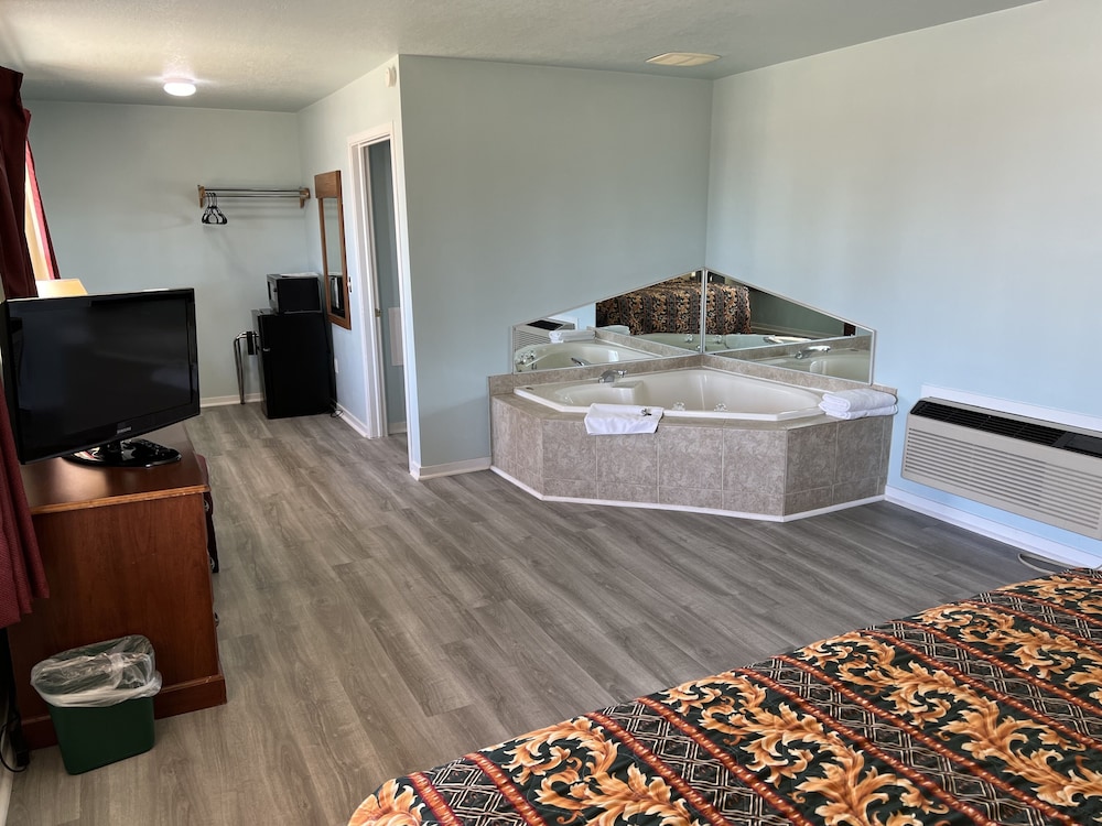 Crows Nest Inn Tawas - photo 10
