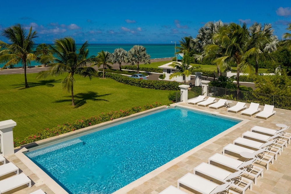 Ocean Terraces Penthouse 3BR — 4-Star Luxury Hotel in Nassau, Bahamas
