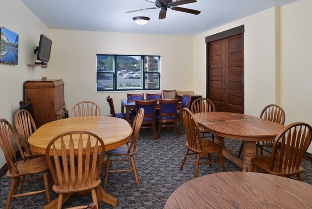 Blue Spruce Inn - photo 24