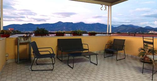 Palazzo Di Donna panoramic terraces and private parking strategic to Amalfi Coast Pompei Napoli in Pagani, Italy