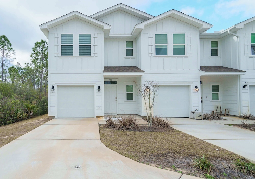 Beach Getaway Community Amenities — 4-Star Luxury Hotel in Panama City Beach, United States