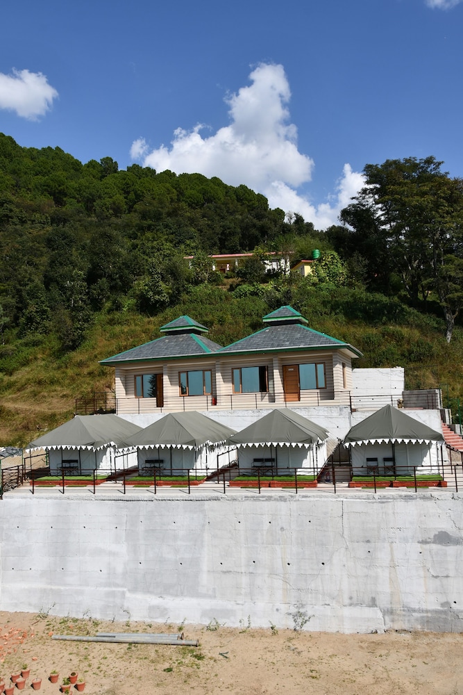 Hotel Flyers Paradise - carbon neutral hotel in Beed
