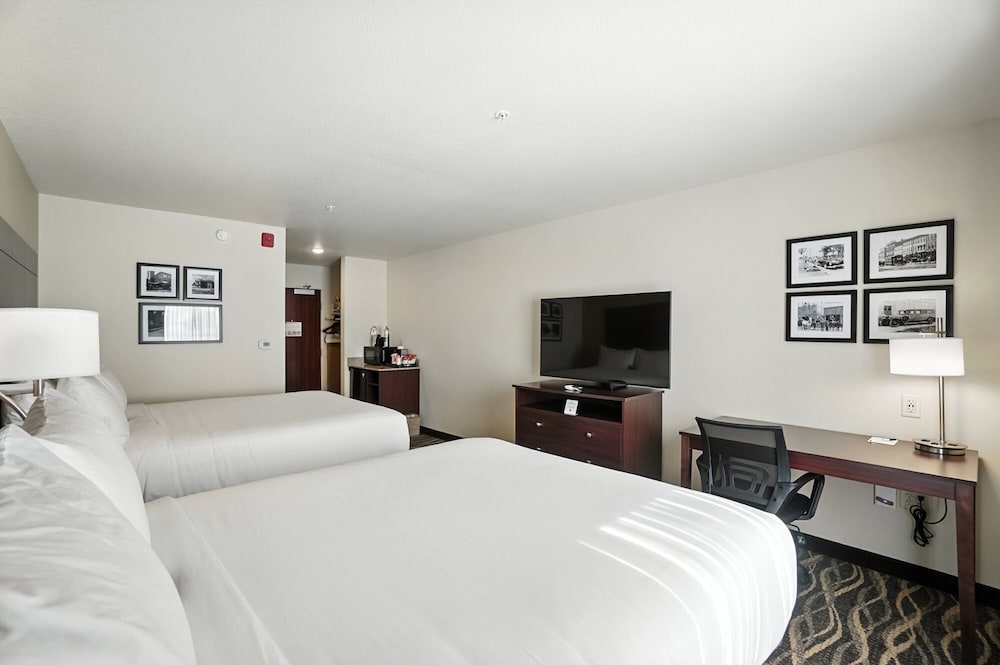 Cobblestone Hotel & Suites Bellefontaine - photo 27