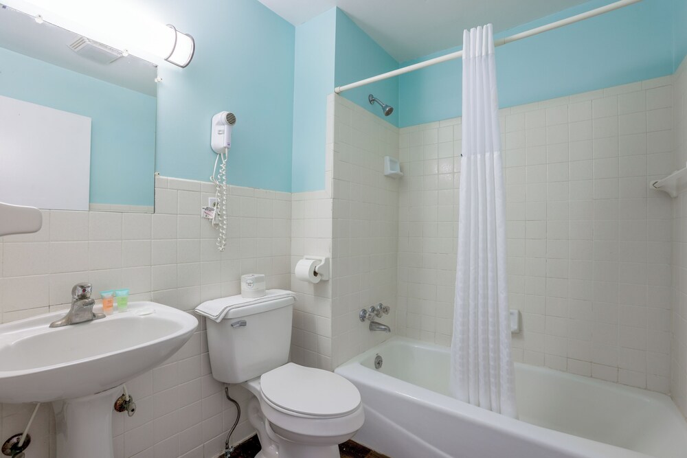 Relax Inn By OYO Natural Bridge I 81 - photo 25